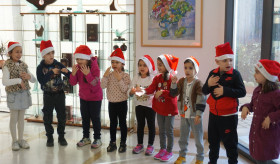 Ամանորի և Սուրբ Ծննդյան տոների կապակցությամբ Աթենքի հայկական դպրոցների սաների  այցելությունները ՀՀ դեսպանություն