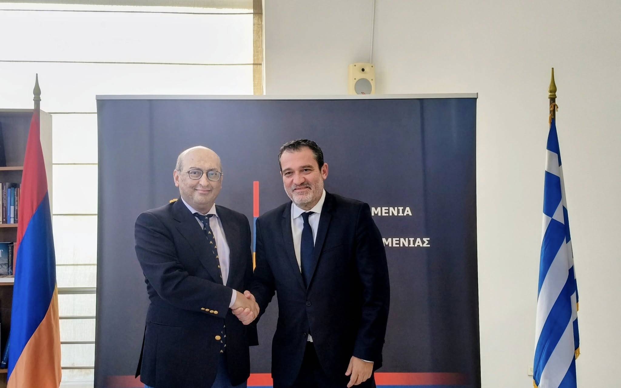 Դեսպան Մկրտչյանը հանդիպեց «ՆեաԴեմոկրատիա» կուսակցության Միխալիս Լիվանոսին