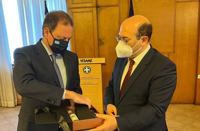 Դեսպան Տիգրան Մկրտչյանի հանդիպումը Հունաստանի գյուղատնտեսության նախարար Սպիլիոս Լիվանույի հետ