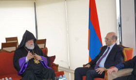 His Holiness Aram A, Catholicos of the Great House of Cilicia, during his visit to Athens was hosted at the Armenian Embassy in Greece.