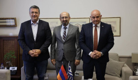 Հուլիսի 16-ին Հունաստանում ՀՀ արտակարգ և լիազոր դեսպան Տիգրան Մկրտչյանը հանդիպել է Կենտրոնական Մակեդոնիայի տարածաշրջանի կառավարիչ (մարզպետ) Ապոստոլոս Ձիձիկոստասի հետ։