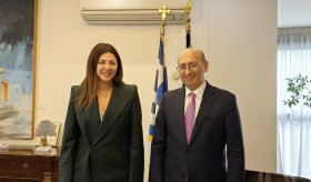 Դեսպան Մկրտչյանի հանդիպումը Հունաստանի կրթության նախարար Սոֆիա Զախարակիի հետ