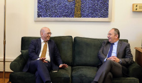 Ambassador Tigran Mkrtchyan Meets with Deputy Speaker of the Hellenic Parliament Mr. Giannis Plakiotakis